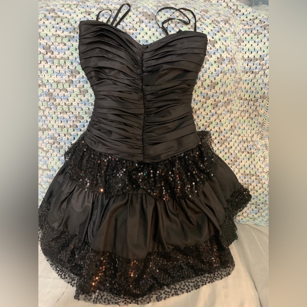 STEPPIN OUT Black Strapless mini dress
